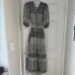 Splendid Green Sundress with Bishop Sleeves and V-Neck